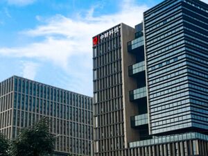 玻纤巨头中材科技回复近45亿元定增问询：产能告急！AI用途的特种纤维布供不应求