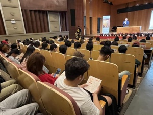 东方证券联合北交所走进江西师范大学开展国民教育活动