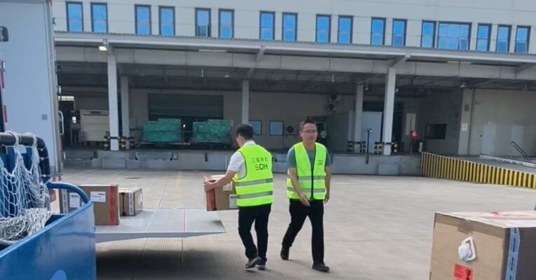 启动封关后三亚第一批“零关税”进口货物通关