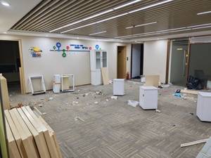 500强黄金企业金雅福相关理财项目出现延期兑付，公司总部已搬离，当地政府部门全面介入，律师称涉嫌非法吸存