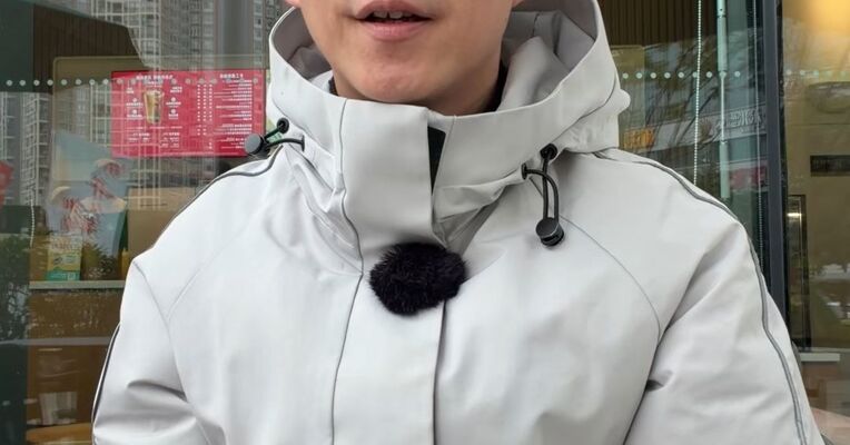 “王力宏演唱会伴舞机器人”视频爆火，6台宇树机器人秀高难度空翻！下周A股三大重磅消息来了