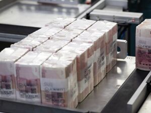 离岸人民币拉升 业内：企业不要押注汇率单边走势