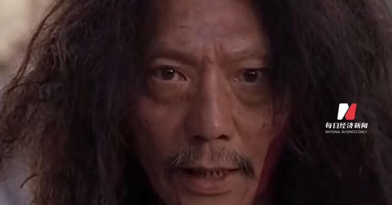 香港著名演员袁祥仁1月1日去世，享年69岁，曾出演《功夫》《武状元苏乞儿》等，向周星驰推销《如来神掌》成为经典