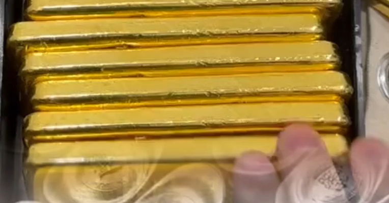 黄金、白银大涨！现货黄金重回4400美元之上 有品牌金饰克价一夜上涨22元 ​​​