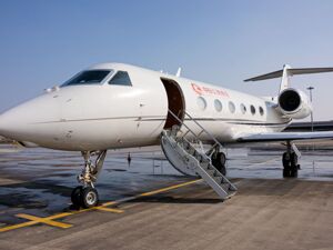 中东公务航空首架公务机抵蓉 成都双流区航空服务能级再提升