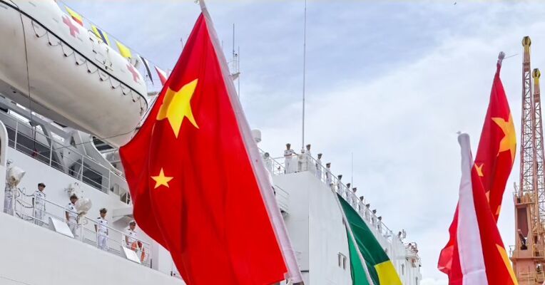 中国海军医院船首次访问巴西
