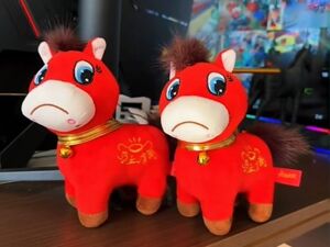 每经热评 |“哭哭马”逆袭成新年“黑马”，义乌精神恰是冲破困境的光