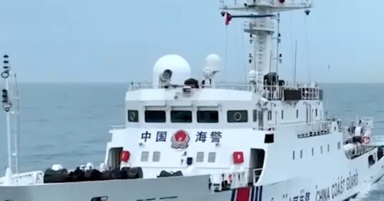 中国海警舰艇编队今日在我钓鱼岛领海巡航