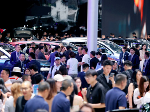 两个连续全球第一！2025年我国汽车产销双超3400万辆：乘用车首超3000万辆，新能源车渗透率全年未超50%