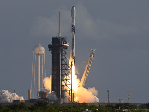“星链”成地缘冲突工具，起底马斯克SpaceX的“吸金”逻辑；美联储主席人选生变；欧洲向格陵兰岛派兵，特朗普发声；金银比14年首次跌破50 | 一周国际财经