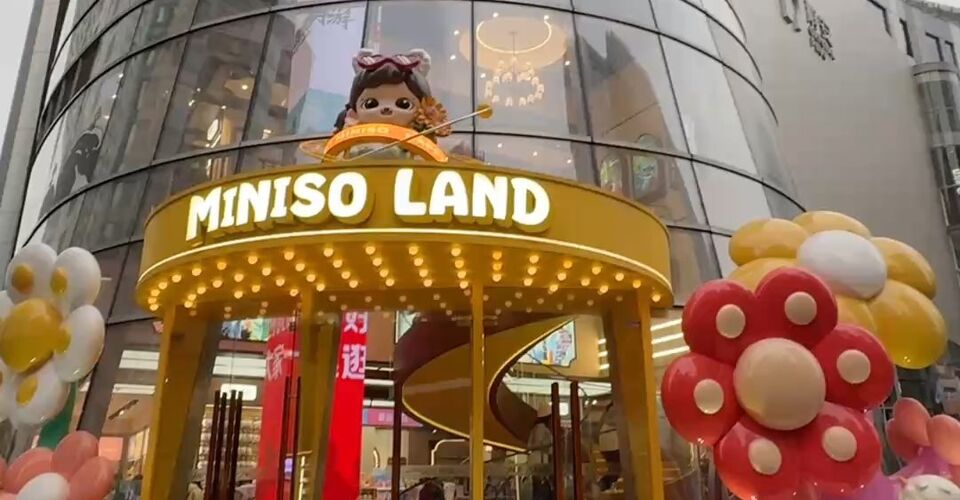 從“小柜臺”到“大世界”——品牌大店熱潮背后，是零售的未來還是冒險？