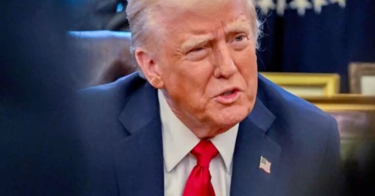 特朗普称美国正调重兵前往伊朗，“我不愿看到任何事情发生都好 但我们正非常密切关注他们”