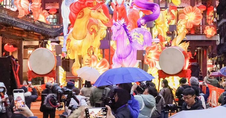 豫园灯会“出圈”记：一场灯会如何点亮一座城？