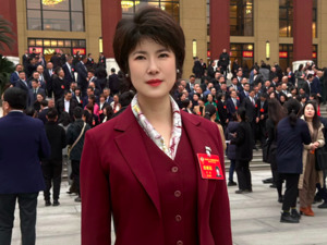 专访成都市政协委员李桃：把消费场景“搬”上万米高空，打造“舱门到店门”的闭环