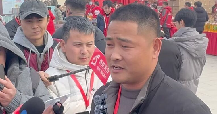 刘强东给乡亲送年货带火宿迁光明村 ！来相亲的年轻人都多了？村党委书记：多多多