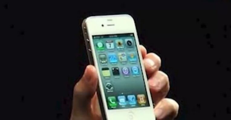 55元的iPhone 4S卖疯了！复古潮背后，是消费的“降级”还是“升级”？