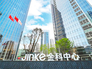 从3年累计亏超600亿元到2025年预盈超300亿元：重整收益托底，金科股份“重生”后业绩狂飙