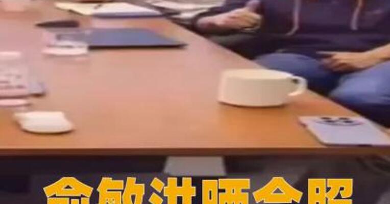 俞敏洪晒合照，陈行甲已到新东方报到