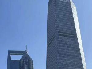 港资房企巨头新鸿基地产突发人事变动：当事人因健康问题请辞，此前被传疑涉贪腐