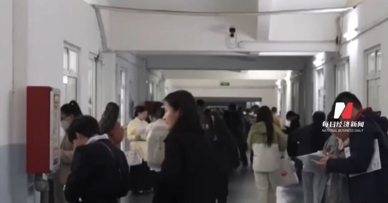 人民日报发文：“公考围岗”令人震惊，必须打击！加大惩处力度、引入人脸识别、依法打击倒卖公民个人信息的行为