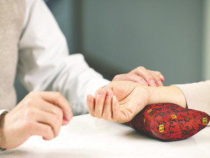 线上中医甘之草递表港交所 不到3年估值增240倍