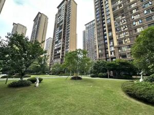 交房两年遭遇调规，长沙一楼盘业主反对商改住，业内：要注意平衡住房消化周期