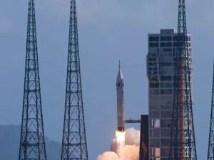 新火箭、新飞船、海上回收⋯⋯梦舟闯过发射阶段“最危险时刻”，我国载人登月新突破