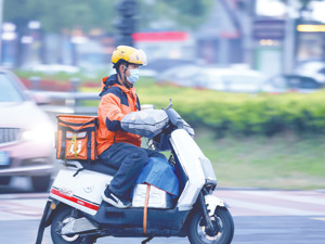 “999元代磕头”服务惹争议 UU跑腿火速撤下