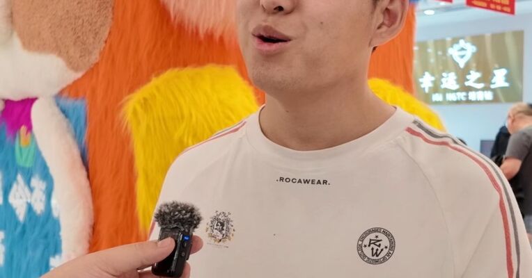 水贝实探③丨金价巨震中的消费者：短期涨跌不重要，继续买金#黄金 #水贝现状 #金价暴涨暴跌