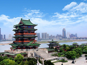 中部“弱省会”，加码冲“万亿”
