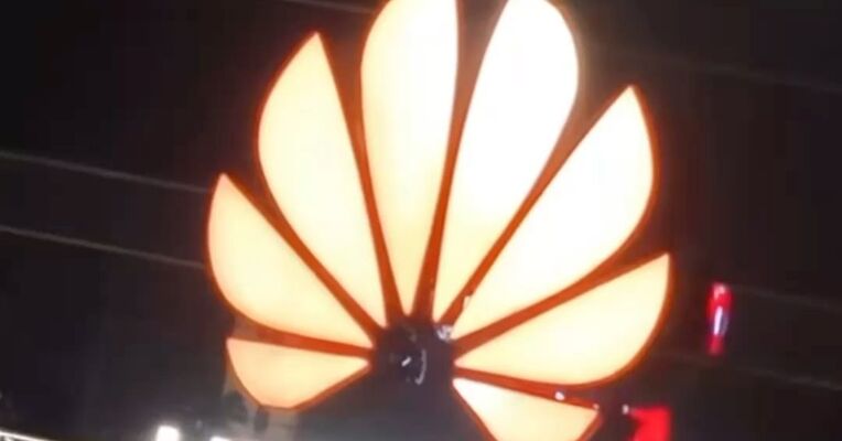 华为2025全年营收超8800亿元！