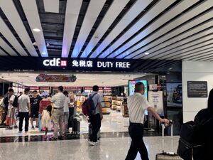 港股复盘 | 港股单边下行科技股承压，南向资金逆势净买入31.31亿港元