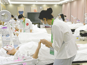 2025年医美平台消费榜单解码：玻尿酸成功守擂，超声炮“失速”