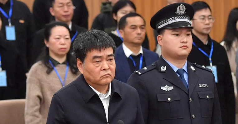有期徒刑十二年 国家烟草专卖局原副局长张天峰受贿案一审宣判