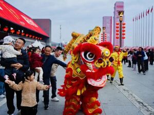逛、赏、玩、品一站搞定！这个元宵节，成都人把快乐“焊”在大屋檐下