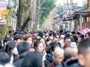 高品质生活｜假日撞上周末 热搜背后是国人对休假质量的真实期待