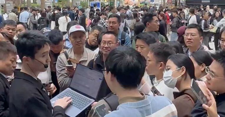 鹅厂门口排队“养龙虾”? 腾讯员工：上一次这么大阵仗还是新年发红包