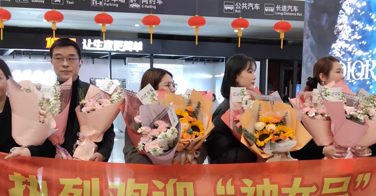 “我们的底气就是我们是中国人”！滞留迪拜的邮轮旅客平安回国 领队：回家真好 祖国真好
