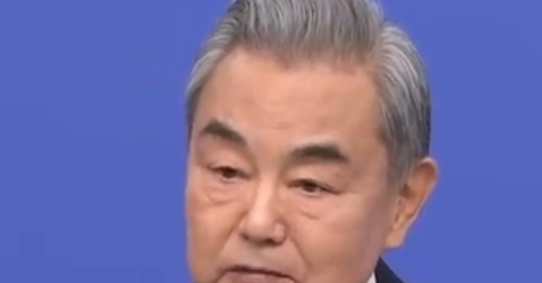 王毅：中俄关系“风雨不动安如山”