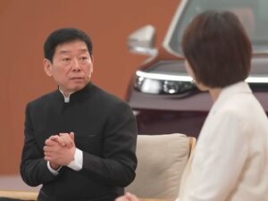 魏牌V9X加入“9系大战”！魏建军亲自代言：专门定做了三套中山装