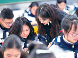 专访全国政协常委、人口资源环境委员会副主任胡泽君：增加高中学位符合我国人口结构变化趋势