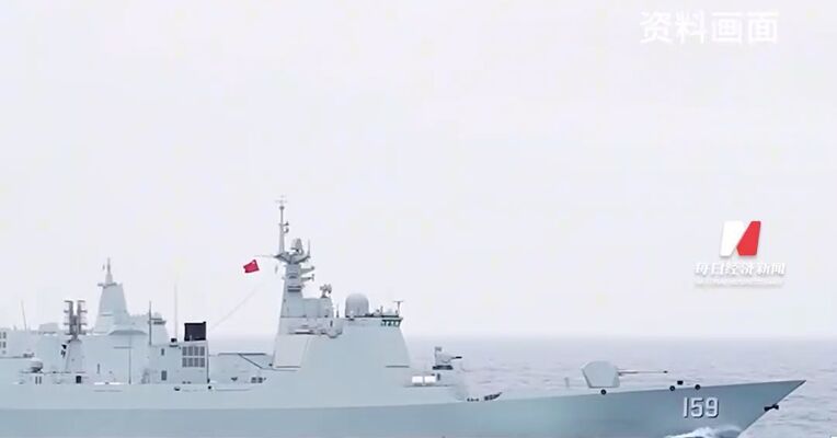 新舰亮相！052D日喀则舰首训画面公开