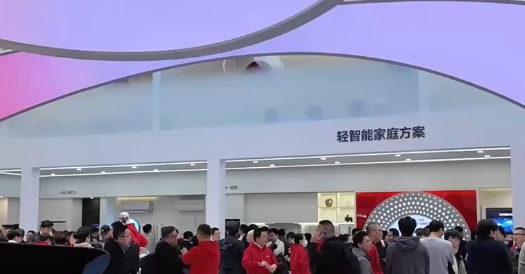 我在AWE和人形机器人聊爽了！智能体”开卷“这回玩真的？