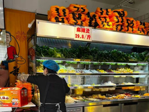 “3·15”前夕翻车！记者实探“刘文祥麻辣烫”：北京门店遇突击检查，多店紧急清理后厨，店员直言“吓一跳”