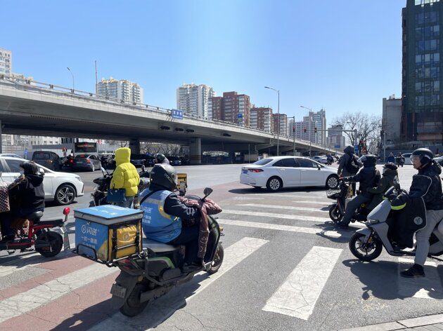 閃送2025年扭虧為盈：投資收益撐起七成利潤，押注AI和低空經(jīng)濟能否在巨頭夾縫中突圍？