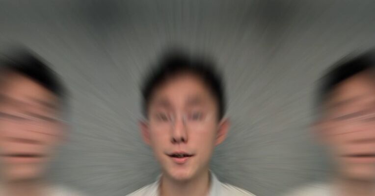 霍尔木兹将迎来关键决战？中东局势升温，霍尔木兹和曼德海峡同时紧张，全球油运面临冲击，油价和物价或将波动，普通人也难免受影响。