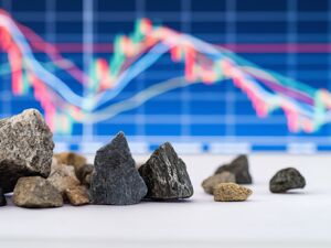 龙净环保国资股东低位观望三个月后追高增持，公司控股股东紫金矿业曾大规模低位买入