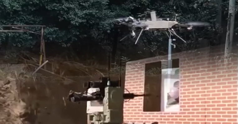 首次披露！无人飞枪和四足仿生机器狼空地协同演练