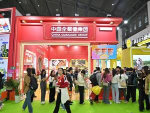 “一步一试吃，就像老鼠掉进米缸”成都春糖会逛展如逛集：老字号脑洞大开、新品牌加速突围