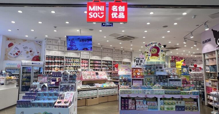 投资永辉亏损8亿元 叶国富安抚投资者：90%精力都在名创优品，要对永辉持长期主义态度